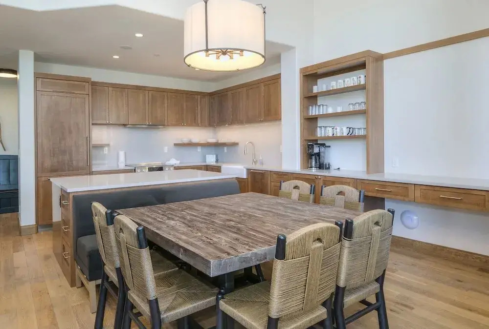 Highlands Westview 300 3 Bedroom Condo by RedAwning