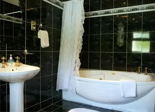 Hanoras Cottage Guesthouse and Restaurant