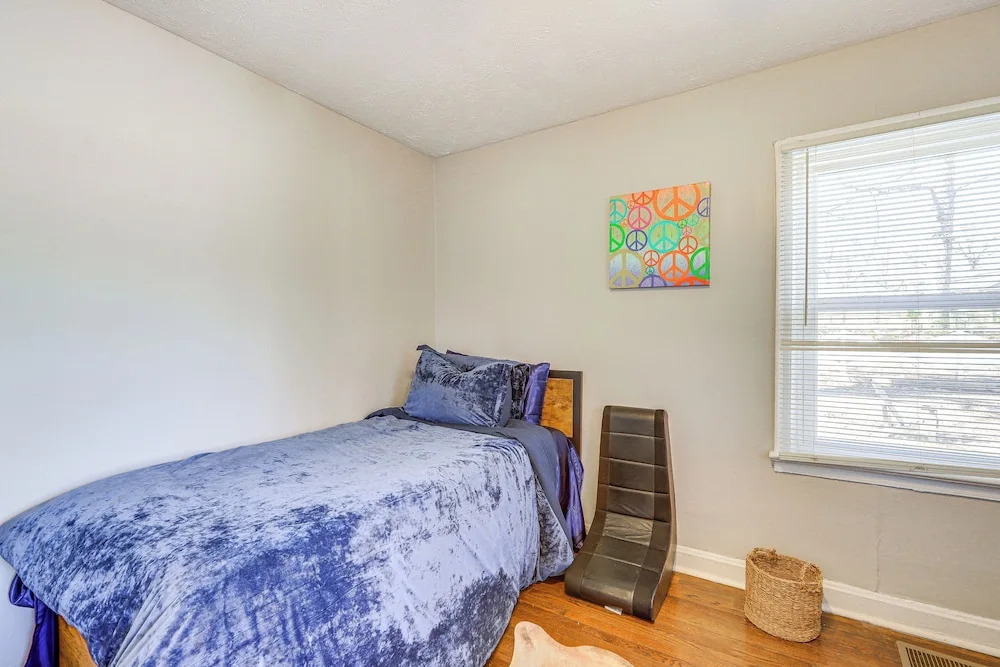 Pet-friendly Georgia Retreat w/ Fire Pit & Porch!