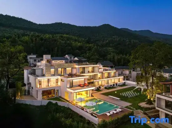 Leisure In The Mountains