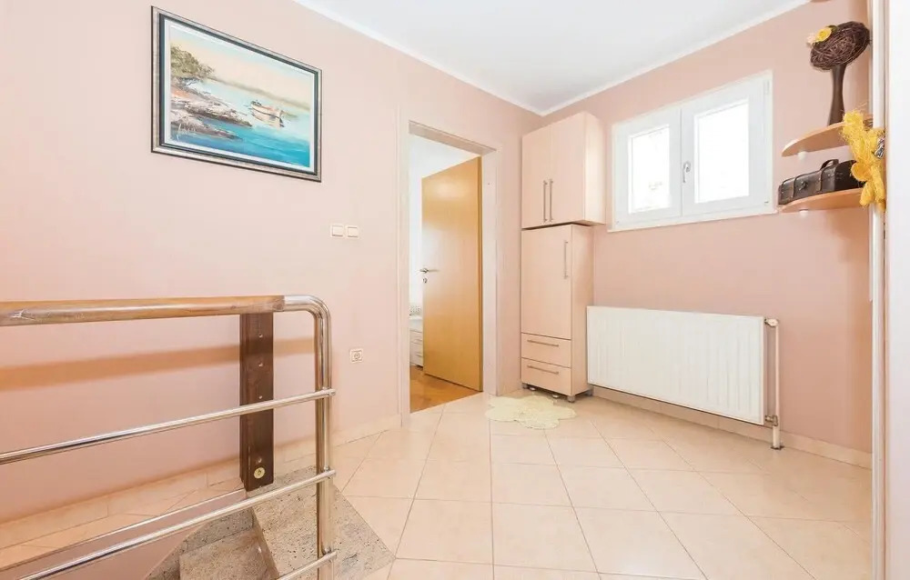 Three-Bedroom Holiday Home In Sibenik