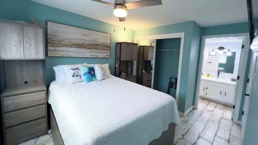 Sweeping 5th Floor Views - Direct Beach - Remodeled