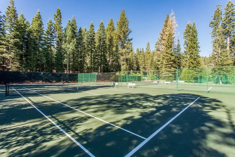 All-season Mountain Getaway W/ Pools & Hot Tubs 2 Bedroom Condo