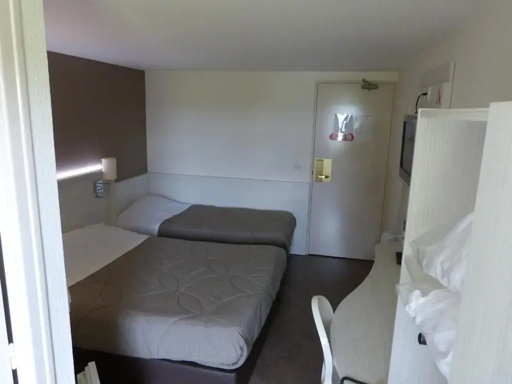 Отель Logis Hôtel Alizéa - Le Mans Nord