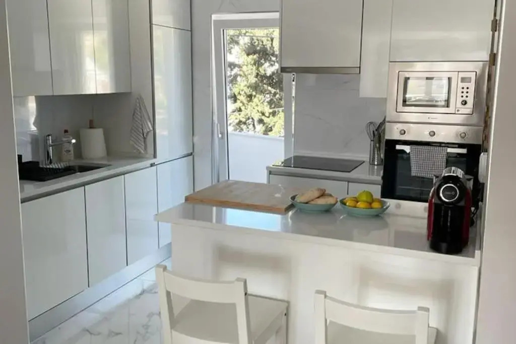 *SEA VIEW* New 3 Bedroom apt with FREE parking