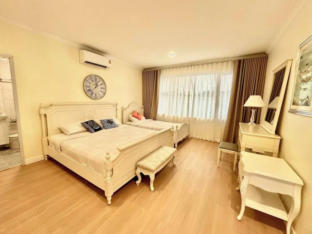5 Bedrooms Villa 5 min walk to Bangtao beach