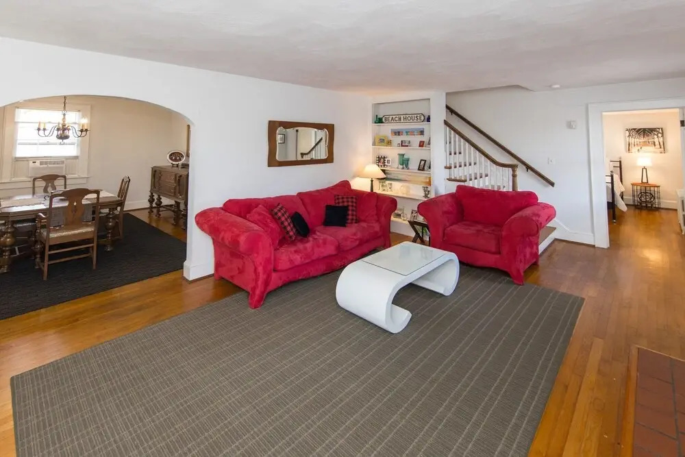 23rd Street White House 4 Bedrooms 2 Bathrooms Home