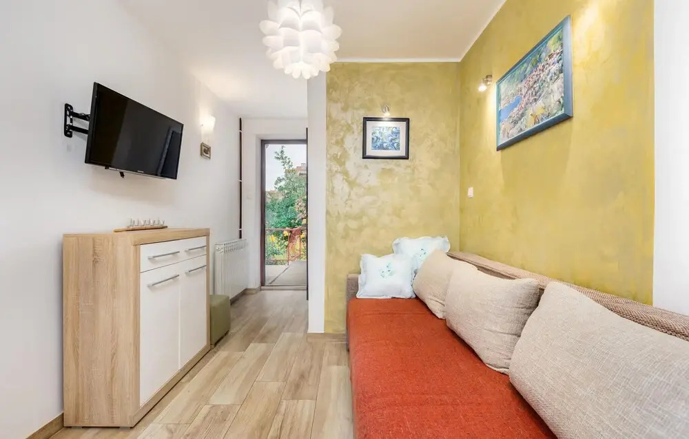 Awesome Apartment in Malinska With Wifi and 2 Bedrooms