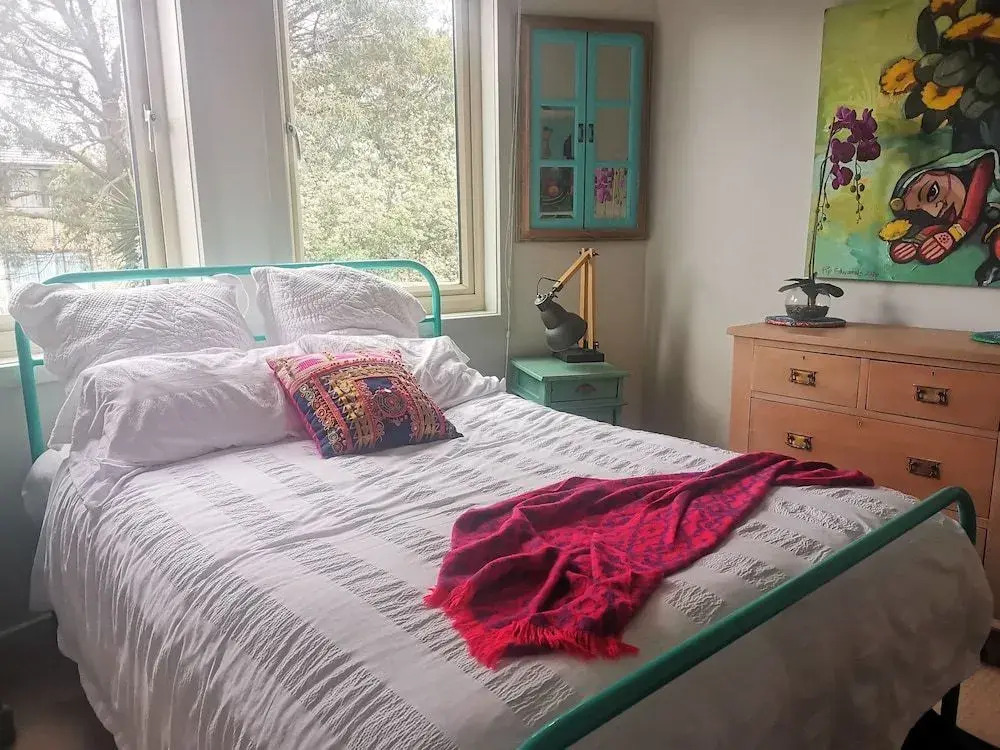 Stylish Comfortable Central Artists Home