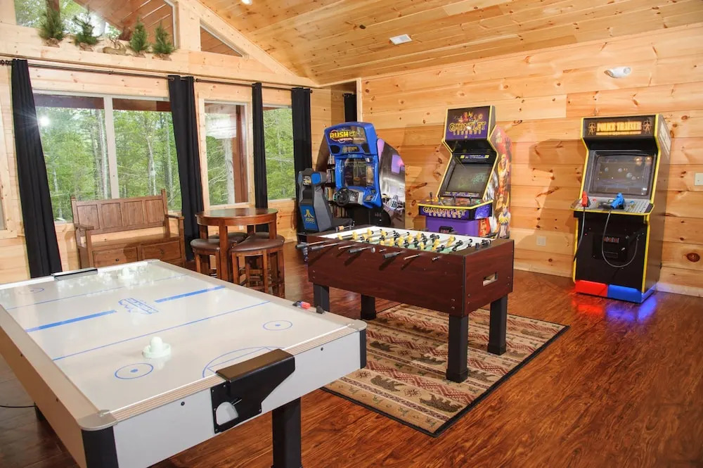 Luxury 14br Haven Views Games Hot Tubs More