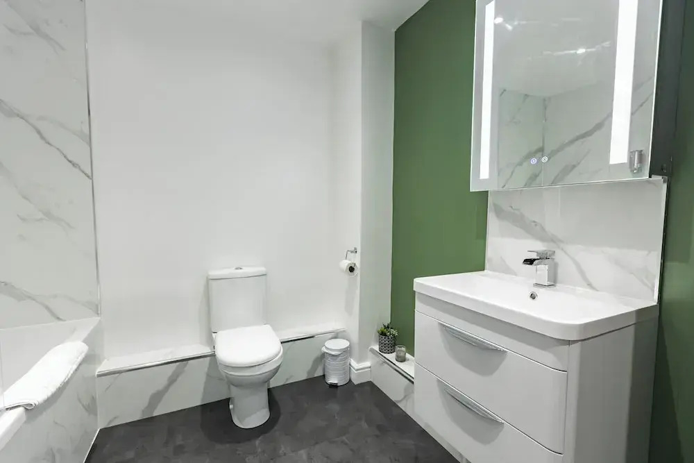 West Hull 2 bed apartment with Parking