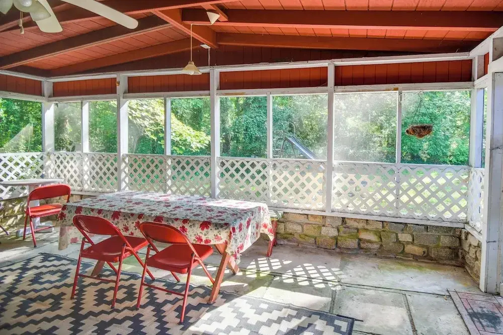 Pet-friendly Norfolk Retreat ~ 7 Mi to Beach!