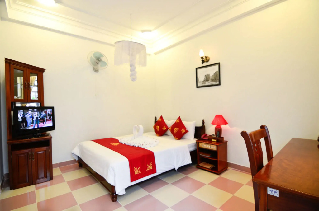 Nhi Nhi Hotel
