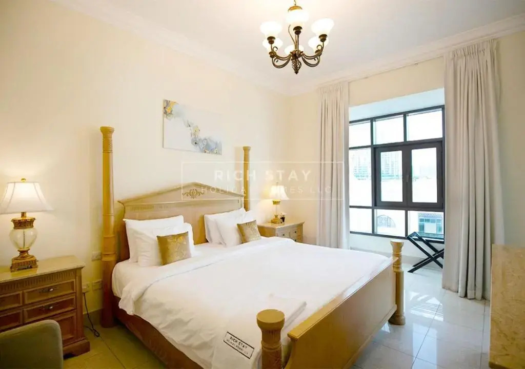 Spectacular 2BR in Souk Al Bahar, Downtown with Burj & Dubai Mall view by Rich Stay