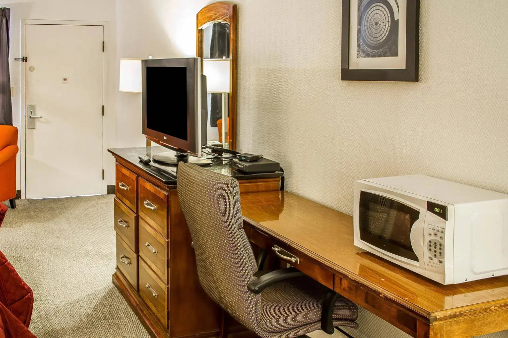 Rodeway Inn & Suites Roseburg