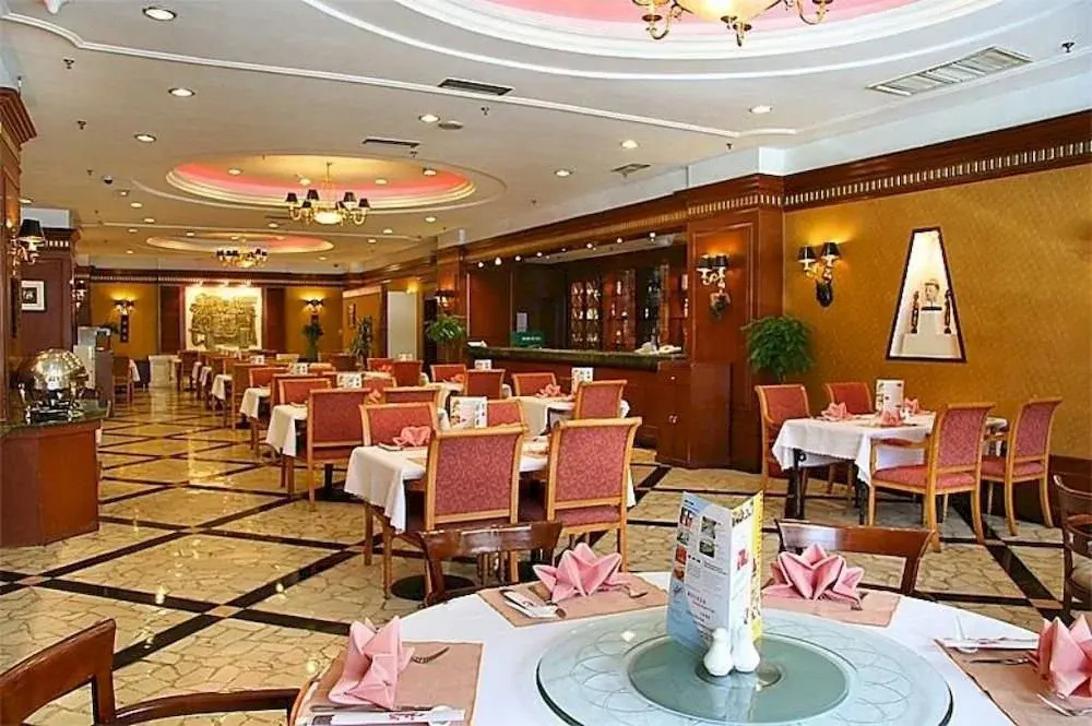 Maxcourt Hotel