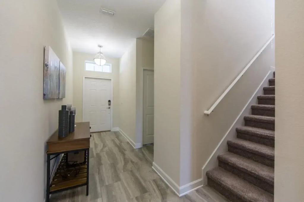 4811- IMPRESSIVE 6 BED VILLA 10 MINUTES to DISNEY, Kissimmee, US