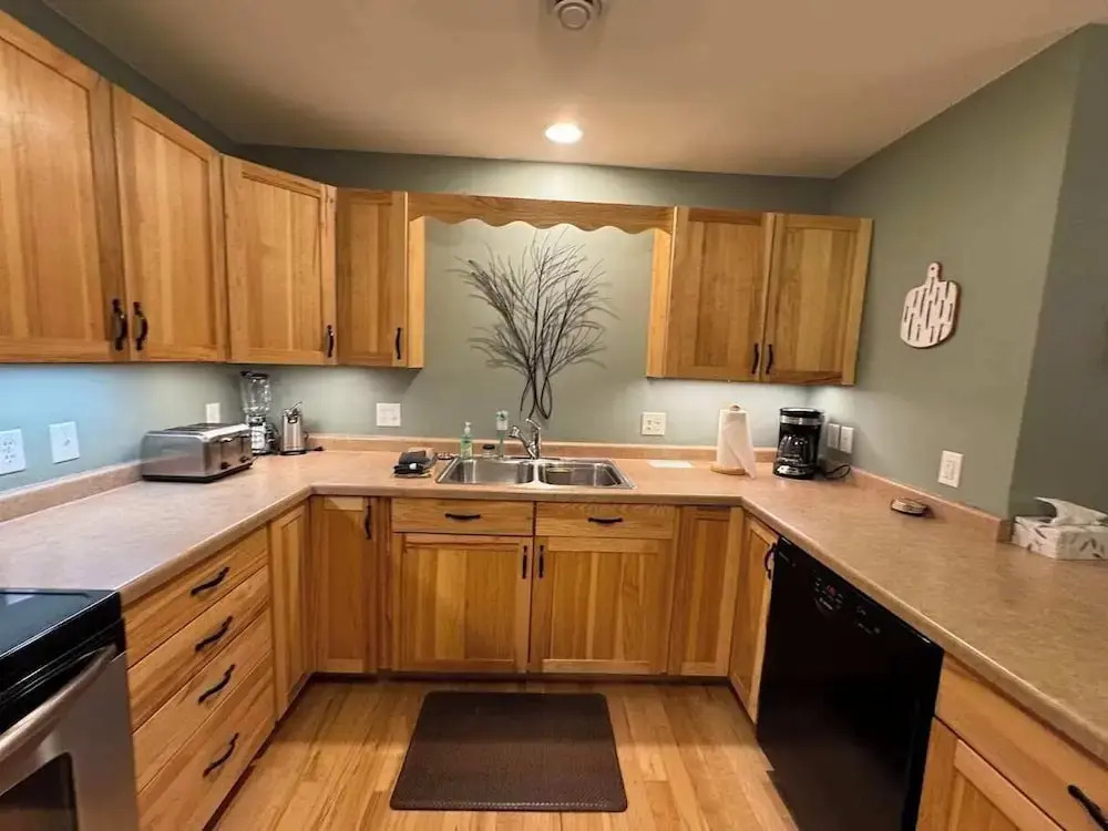 Minocqua Lake Condo B7- 2 Story Rustic Town Home