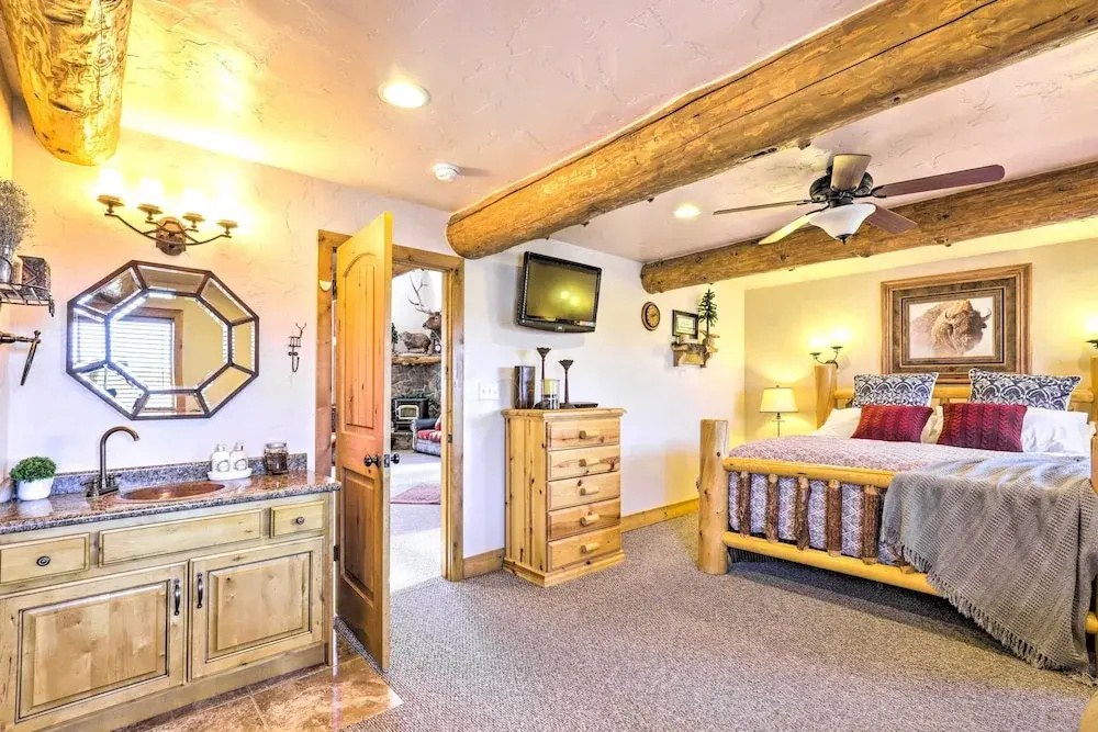 Rustic Sterling Cabin: Walk to Palisade Lake!