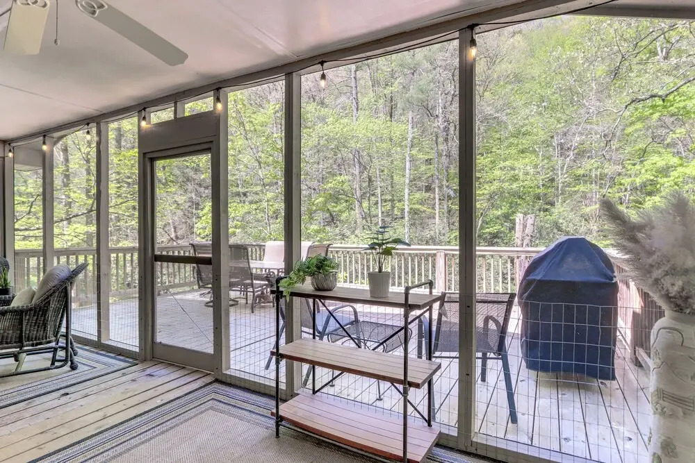 Ellijay Cottage w/ Creek Access & Private Hot Tub!