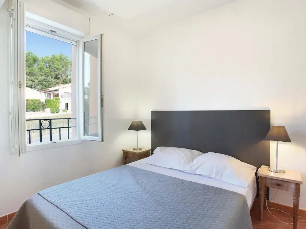 Apartment in Greoux-les-bains Near Lakes