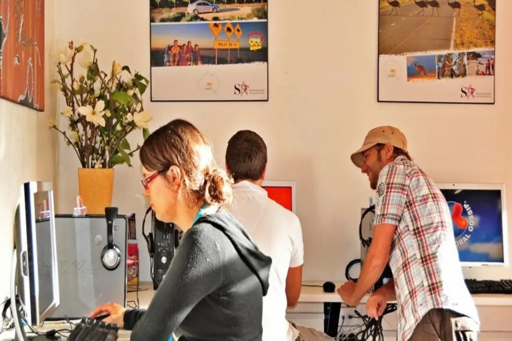 Adelaide Travellers Inn Backpackers Hostel