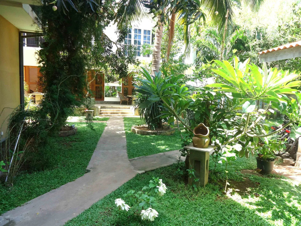 Gomez Place