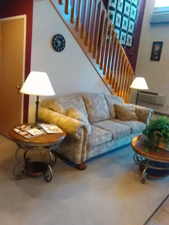 Urbana Inn & Suites