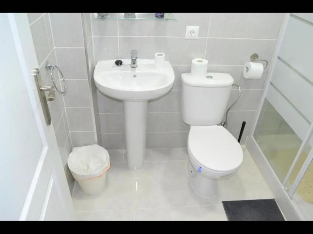 Beautiful 1 Bedroom Apartment With Gallery and Air Conditioning Cb6yr