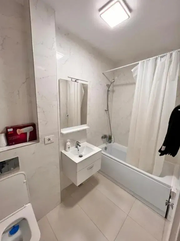 2 rooms Airy & Bright Palas Park