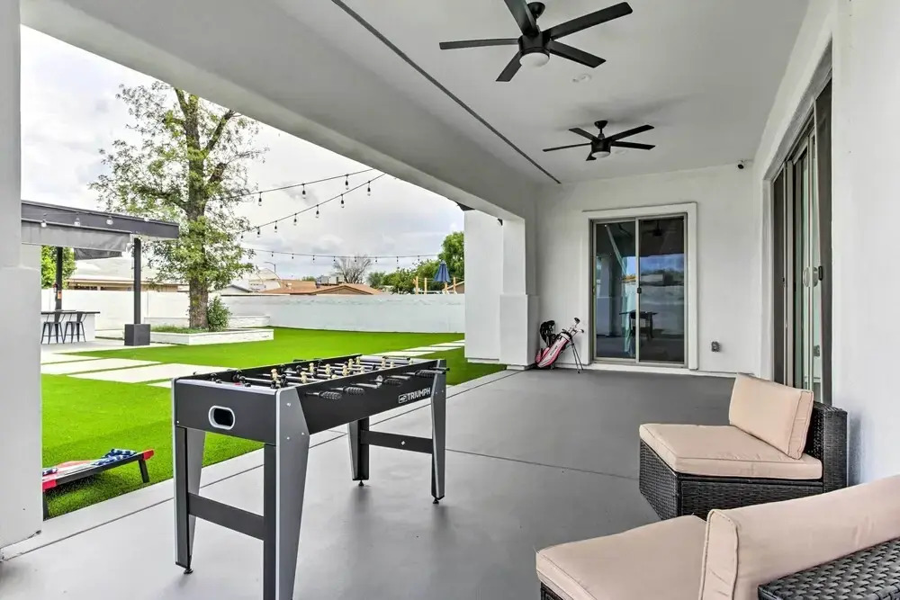 Putting Green & Gazebo: Upscale Peoria Home