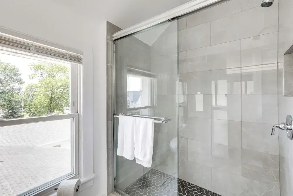 Stroll to Ocean Grove Boardwalk & Beach: Sleek Apt