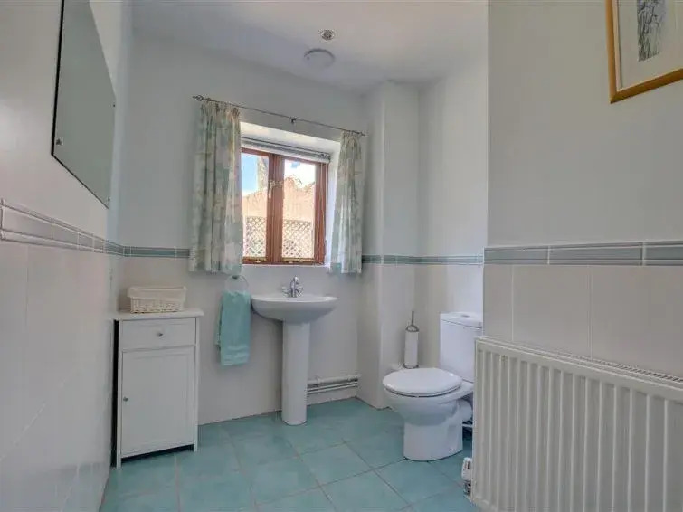 3 Bed in Hartfield oc-tw653