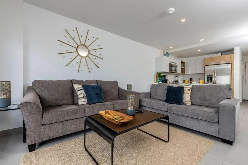 Breathtaking 2 Bedroom Apartment with Harbor View