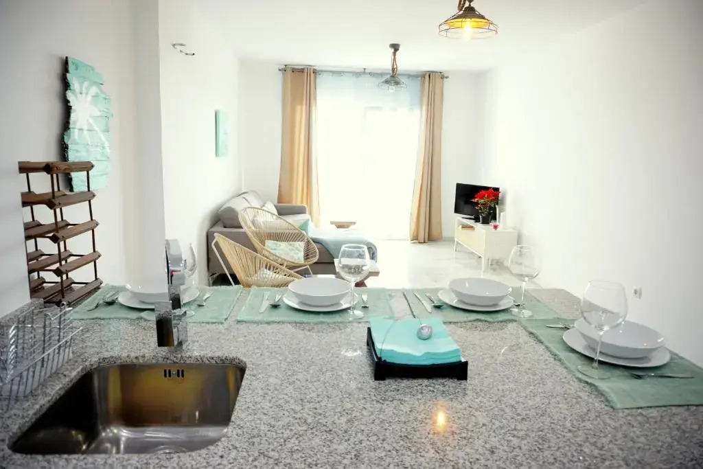 Frontline Beach ground floor with privet garden, Mi Capricho 16