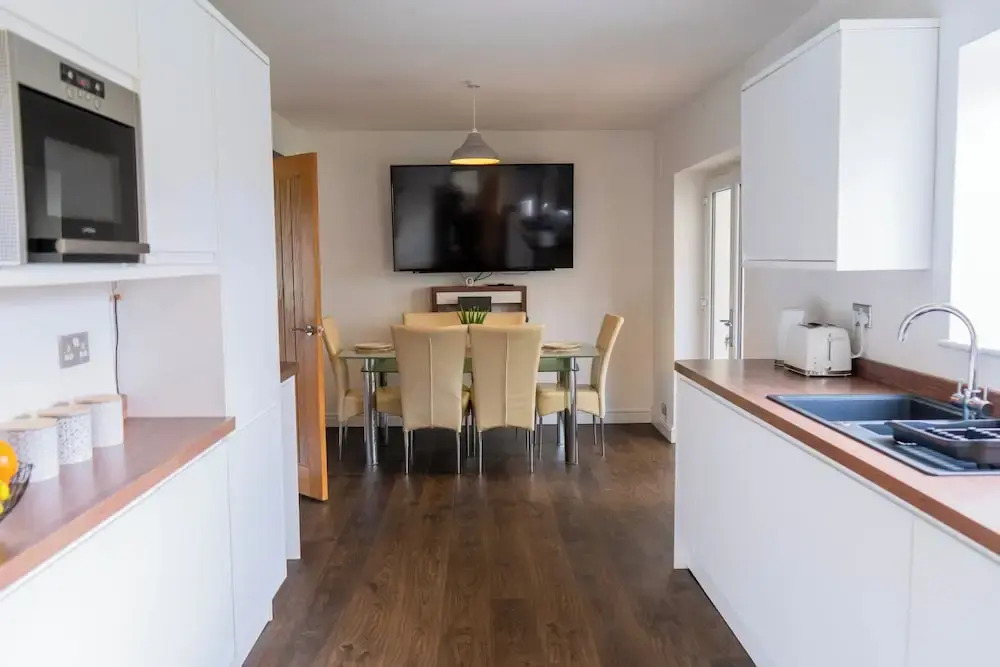 House - Sleeps 10 - Parking - Stn Close