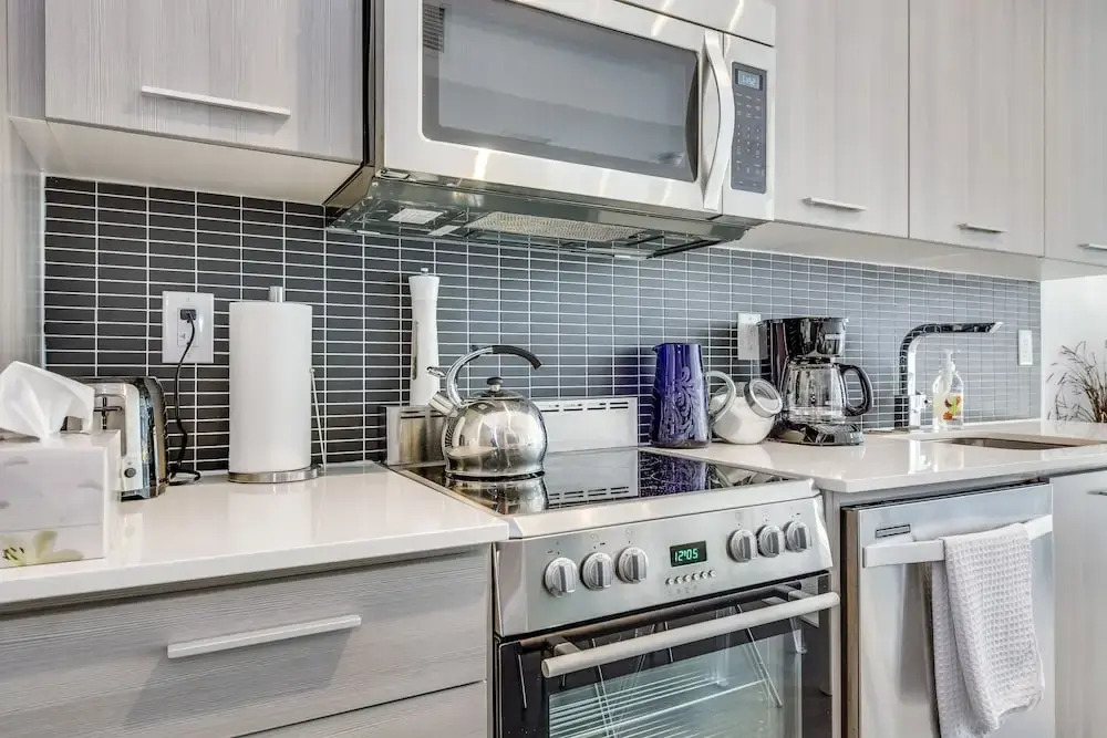 Stylish New 2BR Luxury Condo w Parking