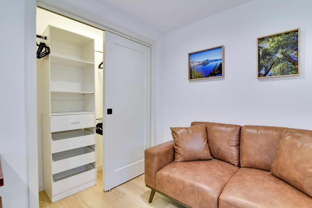 Healthcare Workers' Home Base! Portland Apt