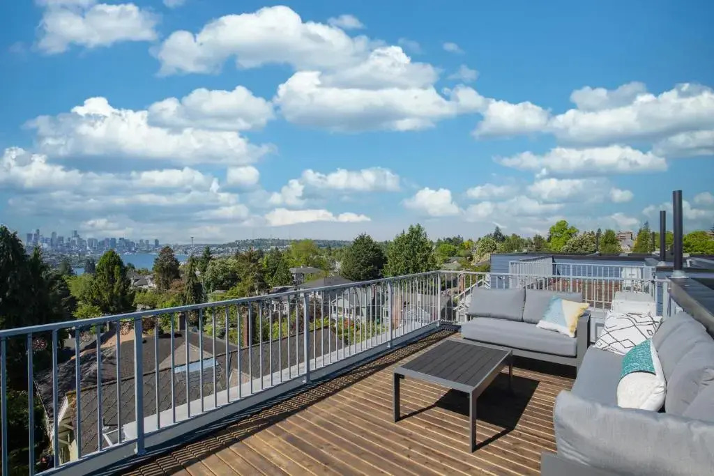 Rooftop Patio with Waterview, Private Garden & Grill 3BR 3BA