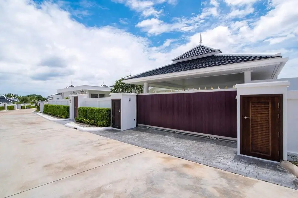 Luxury Modern 4 Bedroom Pool FH108