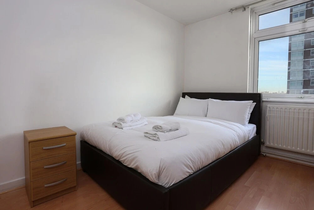 4 Bedroom Apartment in Shepherd's Bush Accommodates 10