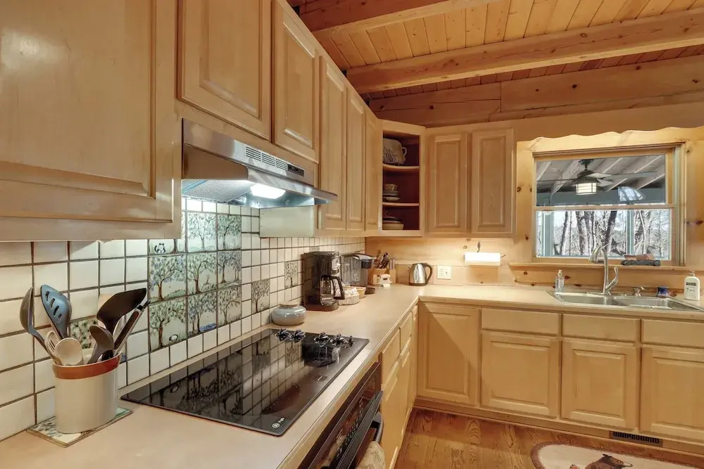 Family-Friendly Jasper Cabin with Deck