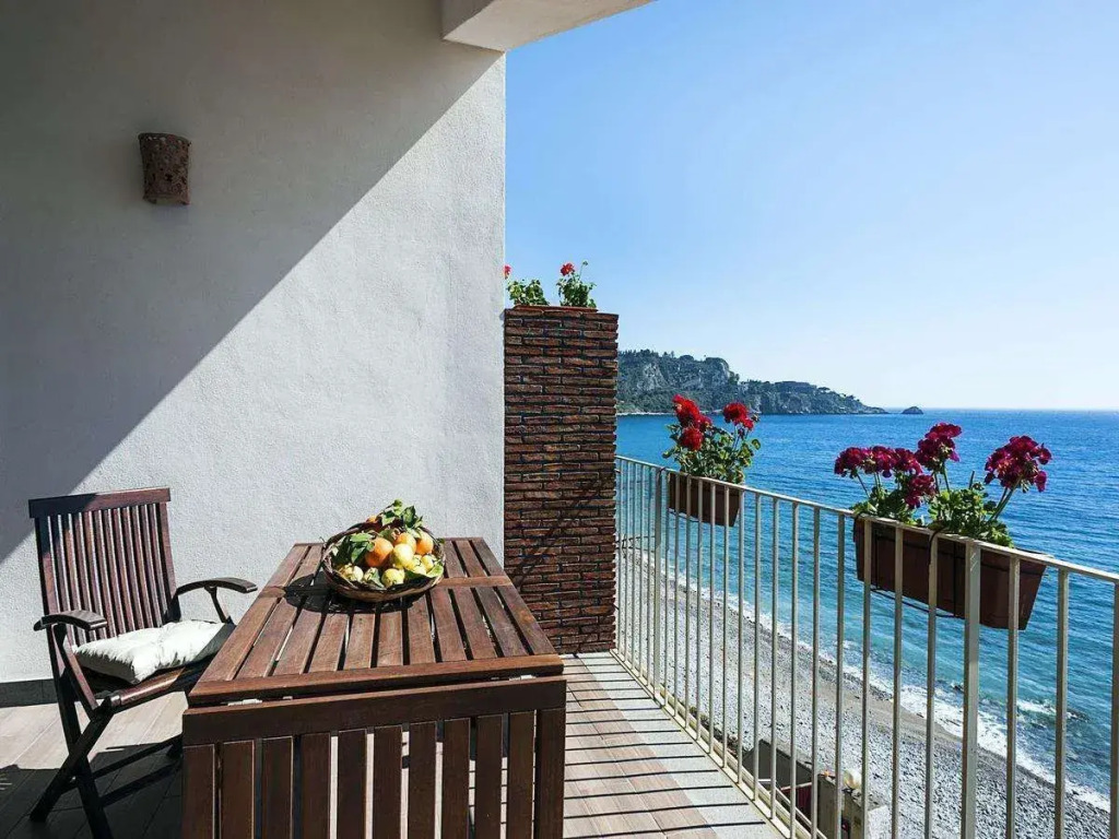 Taormina Stationhouse