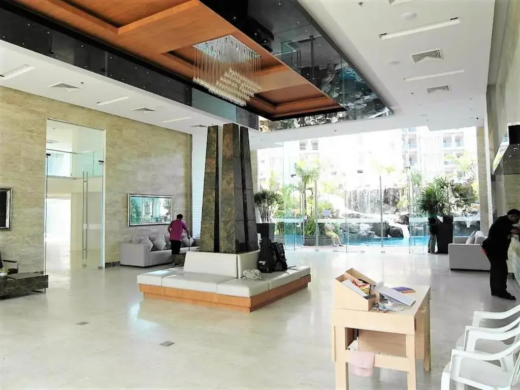 The Cliff sea & Pool Views Studio Apartment Pratumnak Pattaya
