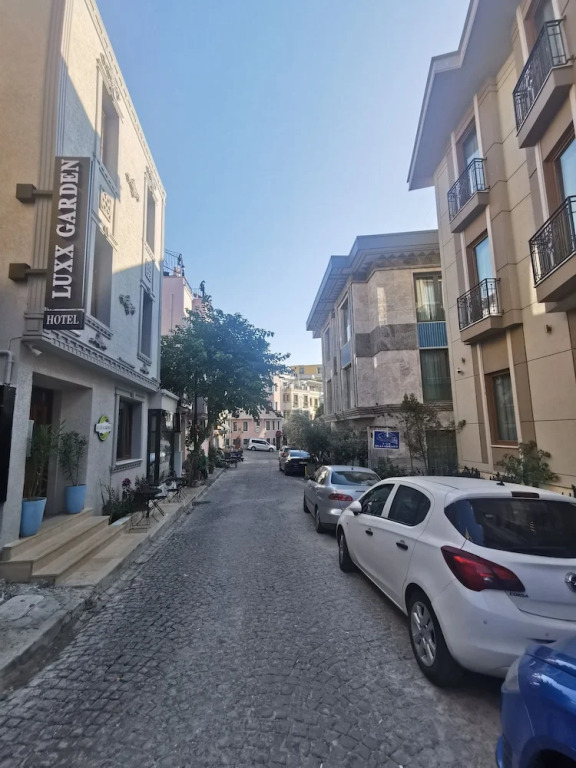 Luxx Garden Hotel