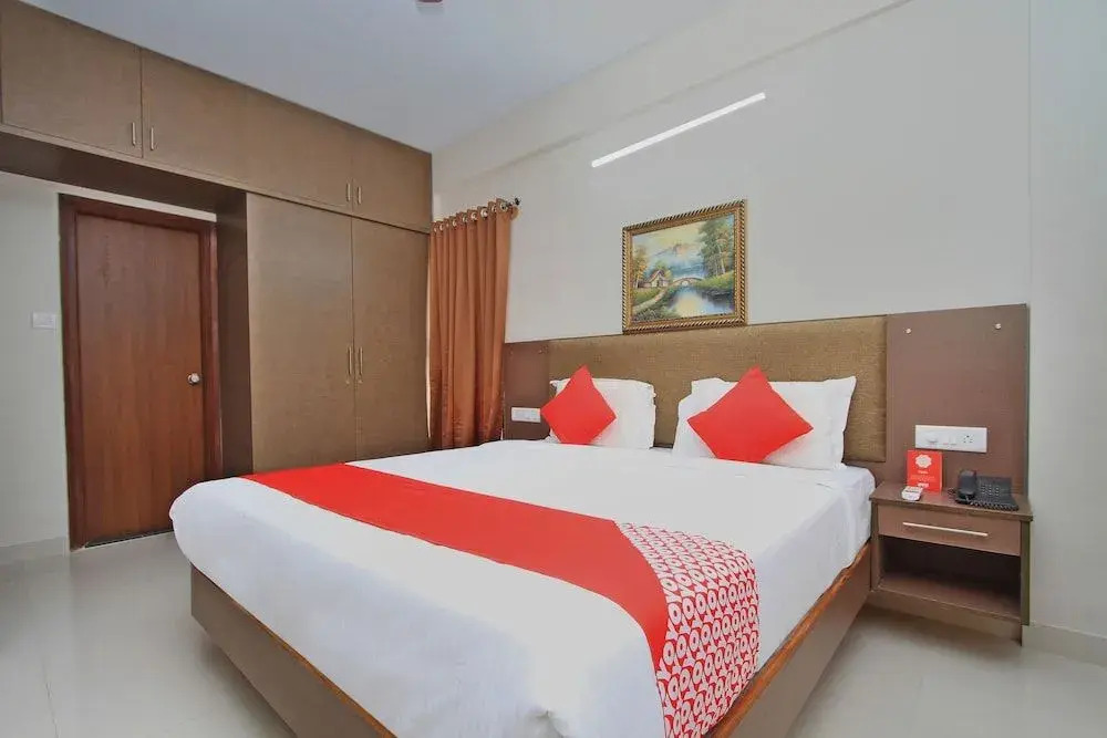 OYO 10379 Hotel Varcity Sapphire