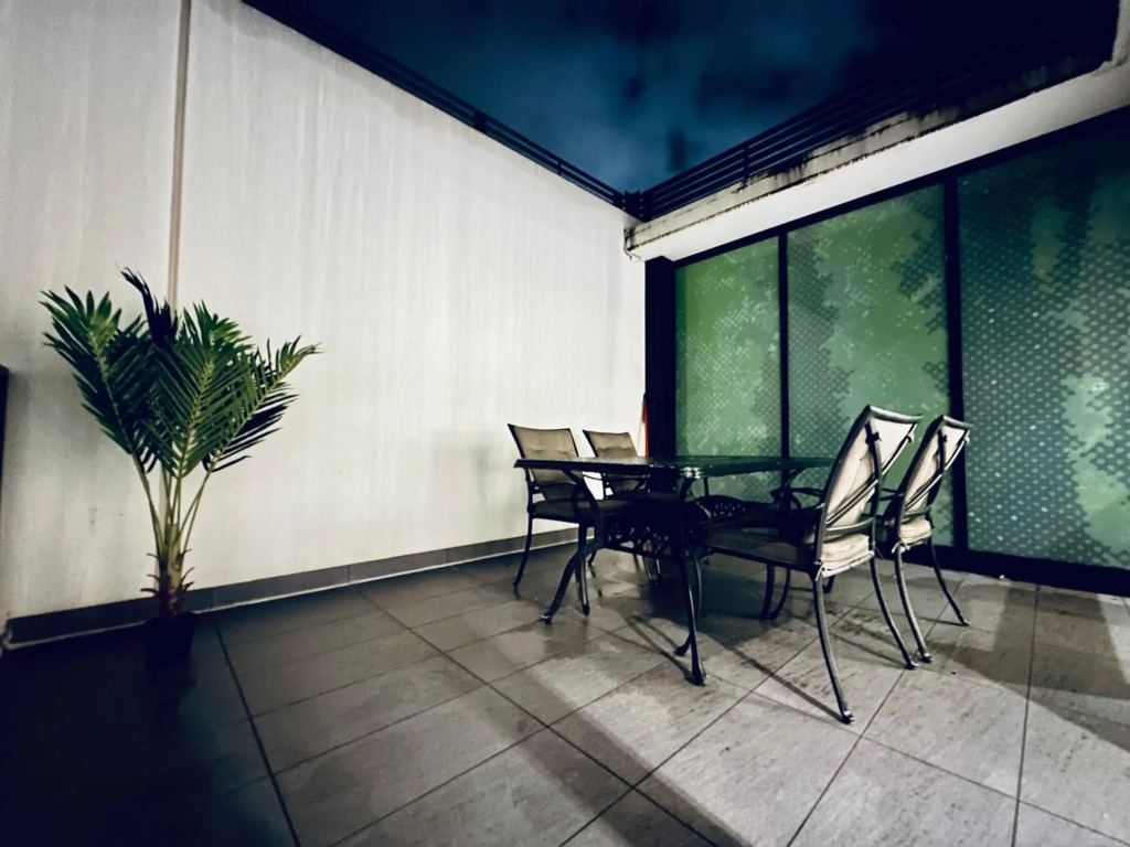Rooftop 2BRapt in Abbotsford+King bed+WIFI+Parking