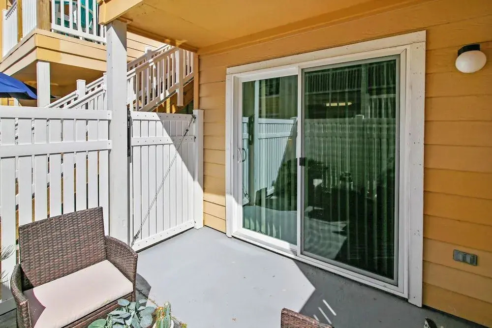 Palms at Cove View 1011-birder's Delight