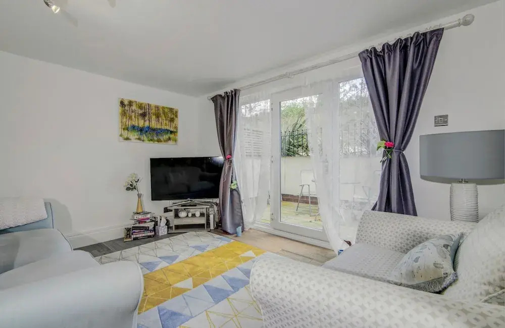 Bright, Spacious 1BR Chorlton Apt for 2 W/patio
