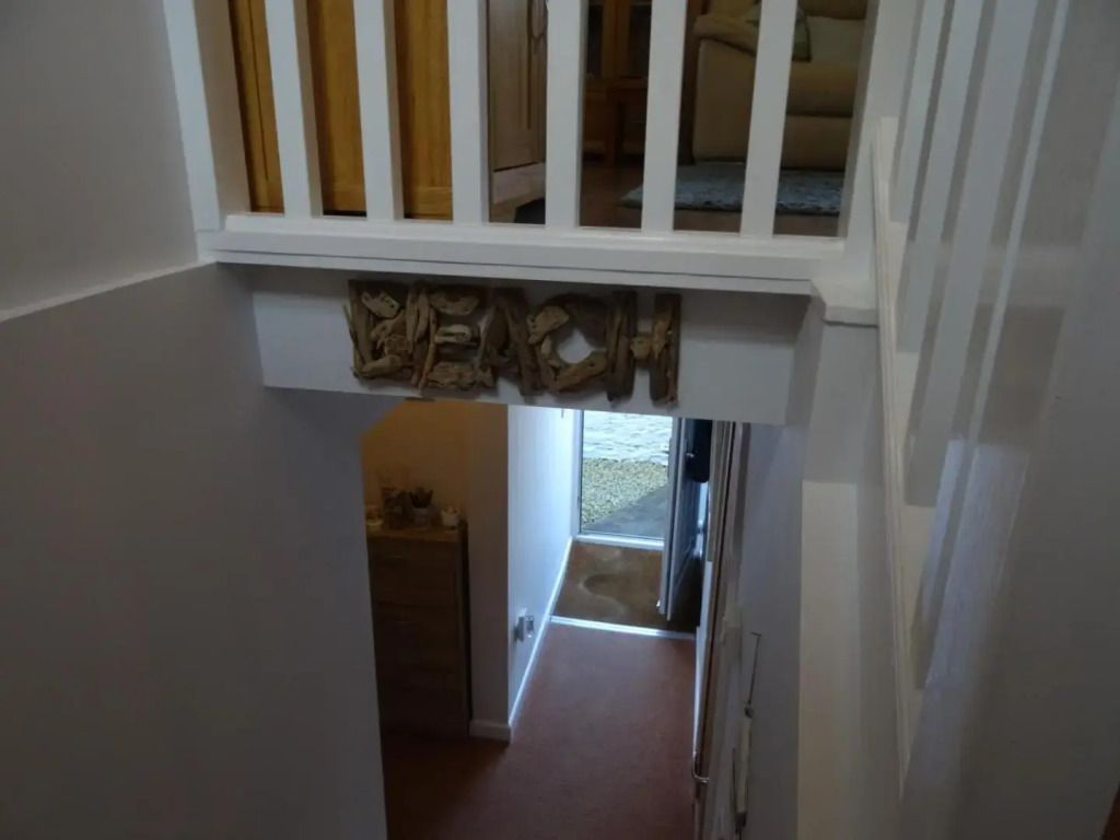 Bespoke coastal 2 bed cottage with free parking